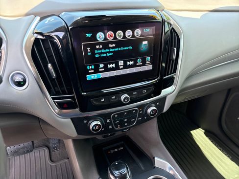 Used 2018 Chevrolet Traverse Premier w/ Driver Confidence II Package FWD image 17