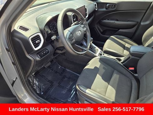 Used 2022 Hyundai Venue Limited FWD image 15