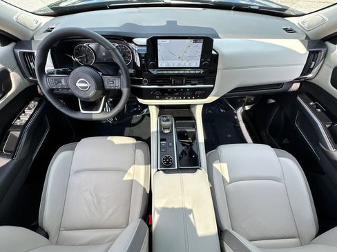 Used 2024 Nissan Pathfinder SL w/ SL Premium Package AWD/4WD image 16