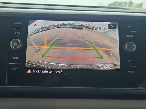 Used 2022 Volkswagen Taos SE FWD image 18