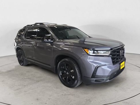 Used 2025 Honda Pilot Black Edition image 3