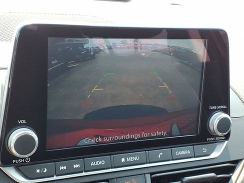 Used 2024 Nissan Altima 2.5 SV FWD image 15