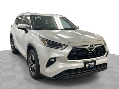 Used 2023 Toyota Highlander XLE