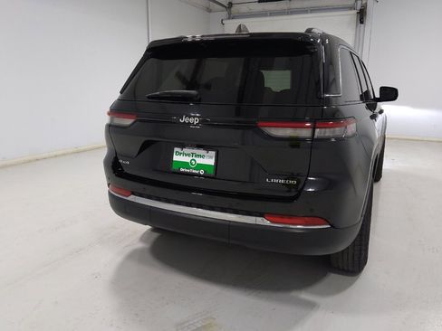Used 2023 Jeep Grand Cherokee Laredo AWD/4WD image 7