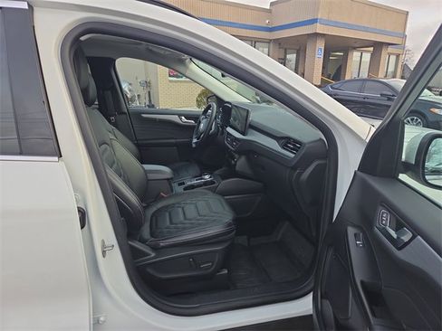 Certified 2024 Ford Escape Platinum w/ Premium Technology Package image 20