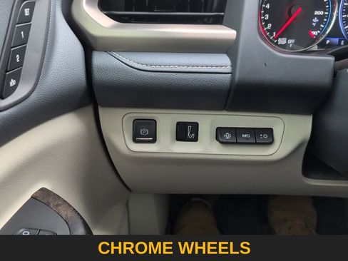 Used 2023 GMC Acadia Denali w/ Denali Ultimate Package image 16