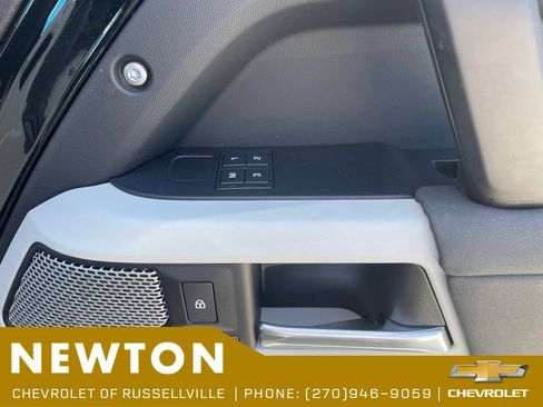 Used 2023 Land Rover Defender 130 SE AWD/4WD image 28