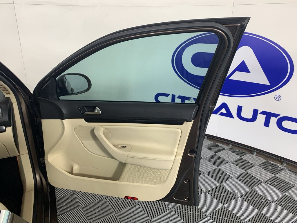 Used 2012 Volkswagen Jetta TDI FWD image 38