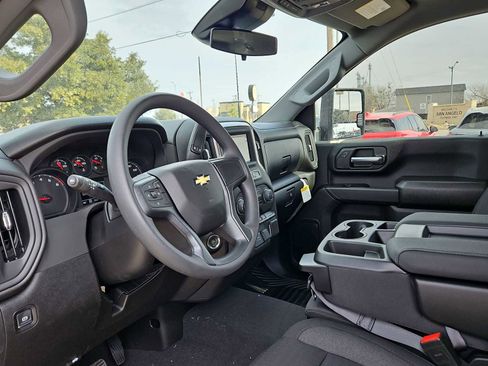 Used 2025 Chevrolet Silverado 2500 Custom w/ Custom Convenience Package image 2
