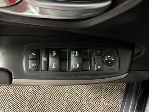 Used 2020 Jeep Cherokee Latitude Plus w/ Cold Weather Group image 17