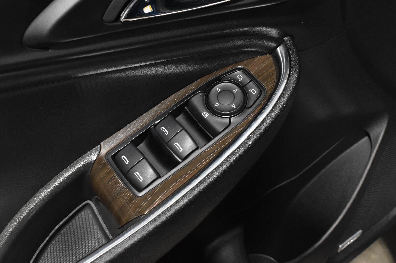 Used 2022 Chevrolet Malibu Premier FWD image 11