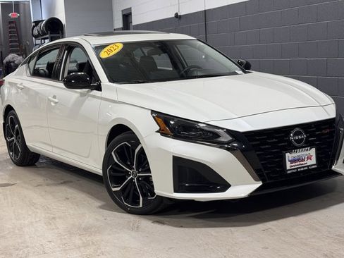 Used 2023 Nissan Altima 2.5 SR w/ SR Premium Package image 6