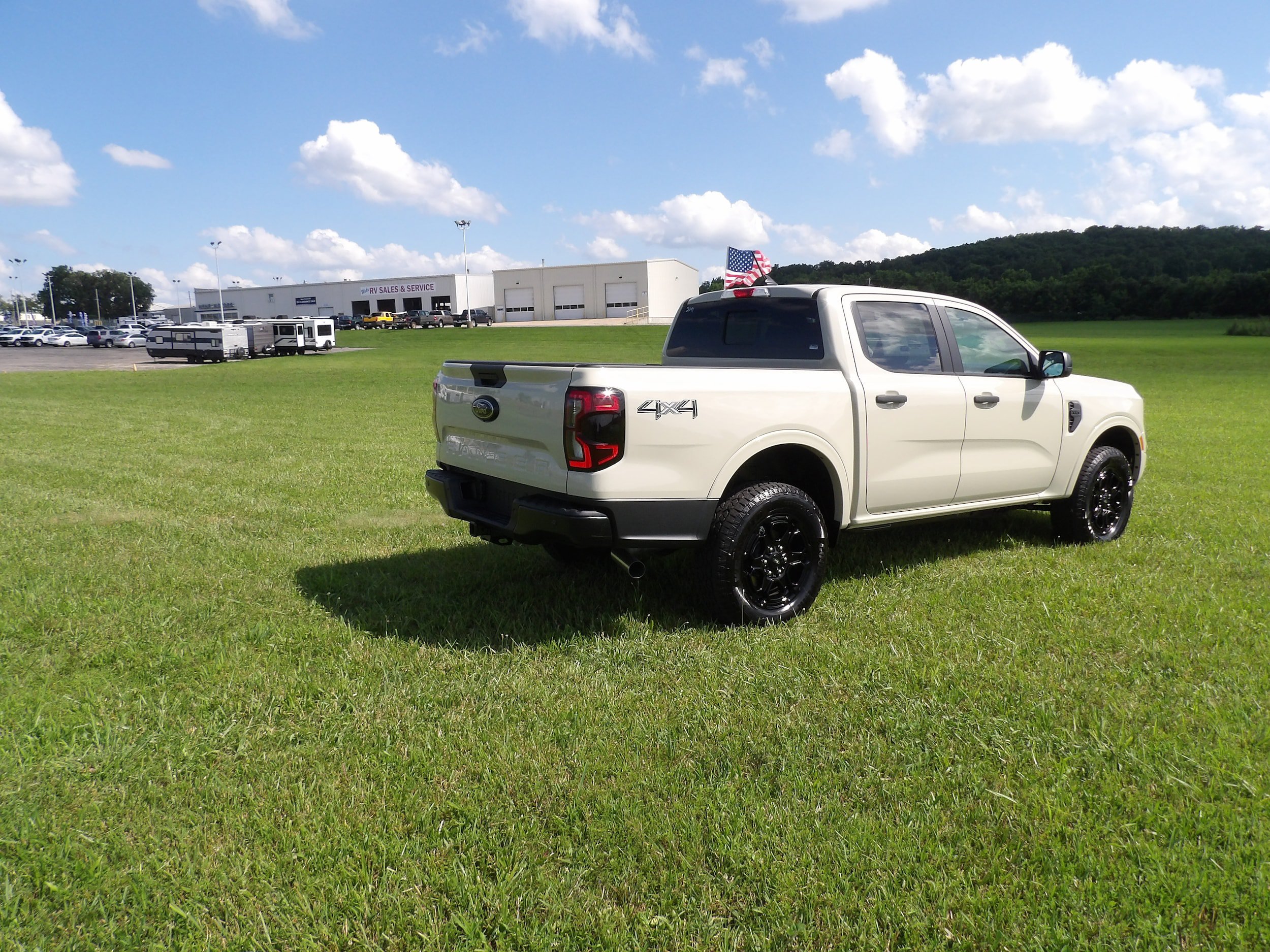 New 2026 Ford Ranger XLT w/ Black Appearance Package AWD/4WD image 7