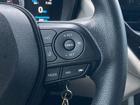 Used 2022 Toyota Corolla Cross L image 13