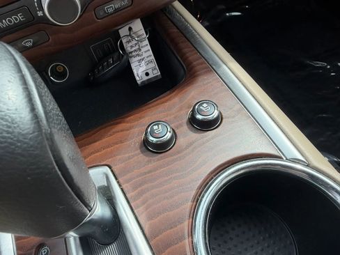 Used 2020 Nissan Pathfinder Platinum image 34