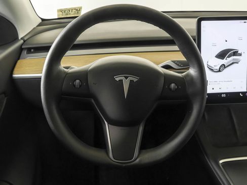 Used 2022 Tesla Model Y Long Range image 22