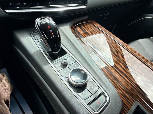 Used 2022 Cadillac Escalade ESV Premium Luxury AWD/4WD image 18