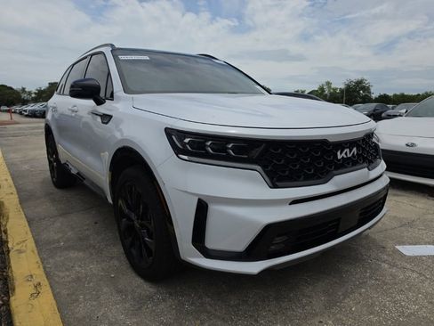 Certified 2023 Kia Sorento SX FWD image 2