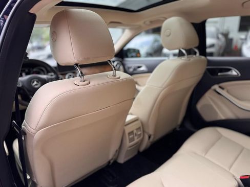 Used 2019 Mercedes-Benz GLA 250 4MATIC w/ Premium Package image 21