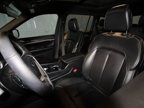 Used 2025 Jeep Grand Cherokee L Limited w/ Black Appearance Package image 4