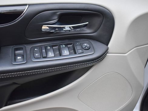 Used 2019 Dodge Grand Caravan SXT image 27