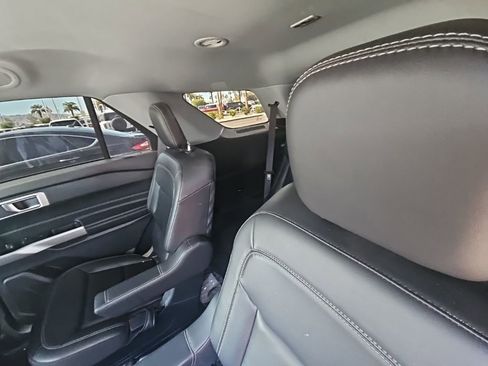 Used 2022 Ford Explorer XLT w/ Equipment Group 202A image 3