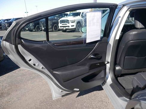 Used 2019 Lexus ES 300h w/ Premium Package image 12