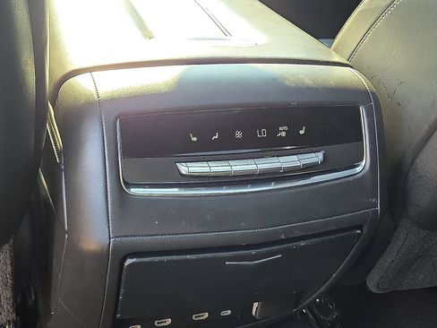 Used 2021 Cadillac Escalade Premium Luxury Platinum AWD/4WD image 16