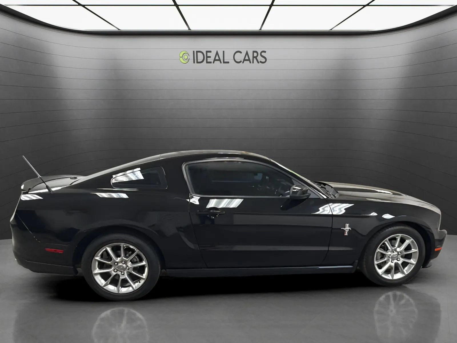 Used 2011 Ford Mustang Premium w/ 202A Rapid Spec Order Code RWD image 4