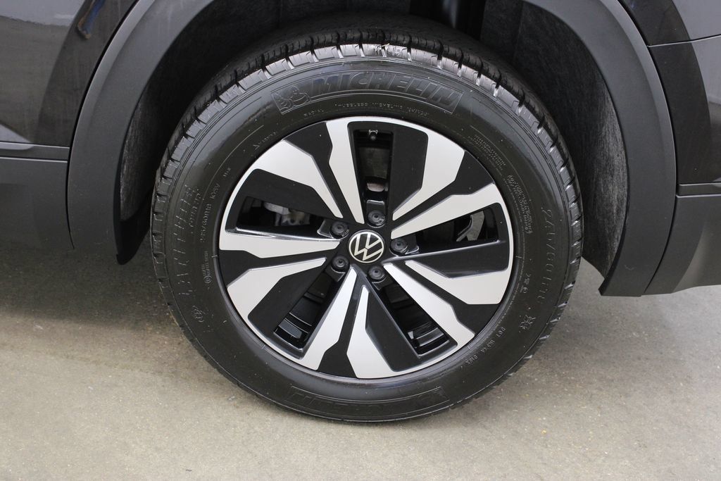 Used 2024 Volkswagen Atlas SE AWD/4WD image 26