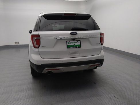 Used 2017 Ford Explorer XLT image 6
