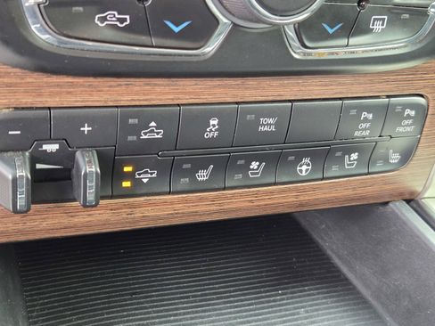 Used 2014 RAM 1500 Laramie w/ Convenience Group image 26