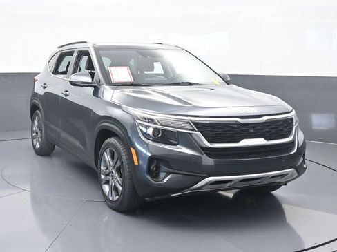 Used 2023 Kia Seltos S w/ Navigation Package image 9