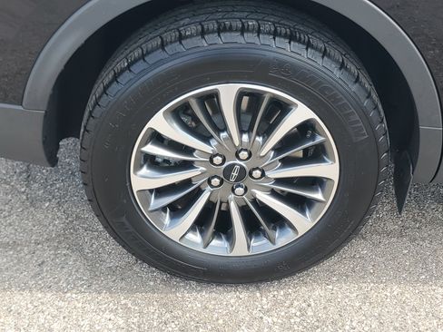 Used 2023 Lincoln Nautilus AWD w/ Premium Package image 7