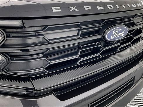 Certified 2025 Ford Expedition Active AWD/4WD image 29