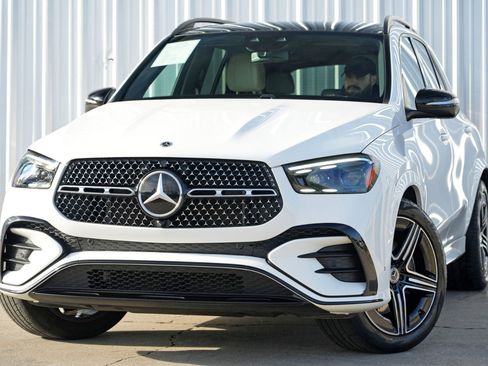 Used 2024 Mercedes-Benz GLE 450e 4MATIC w/ AMG Line Exterior image 3