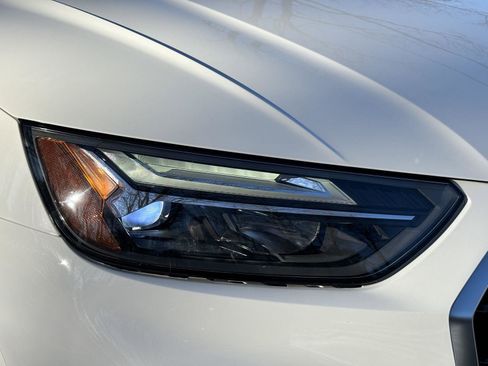 Used 2024 Audi Q5 Premium w/ Convenience Package image 22