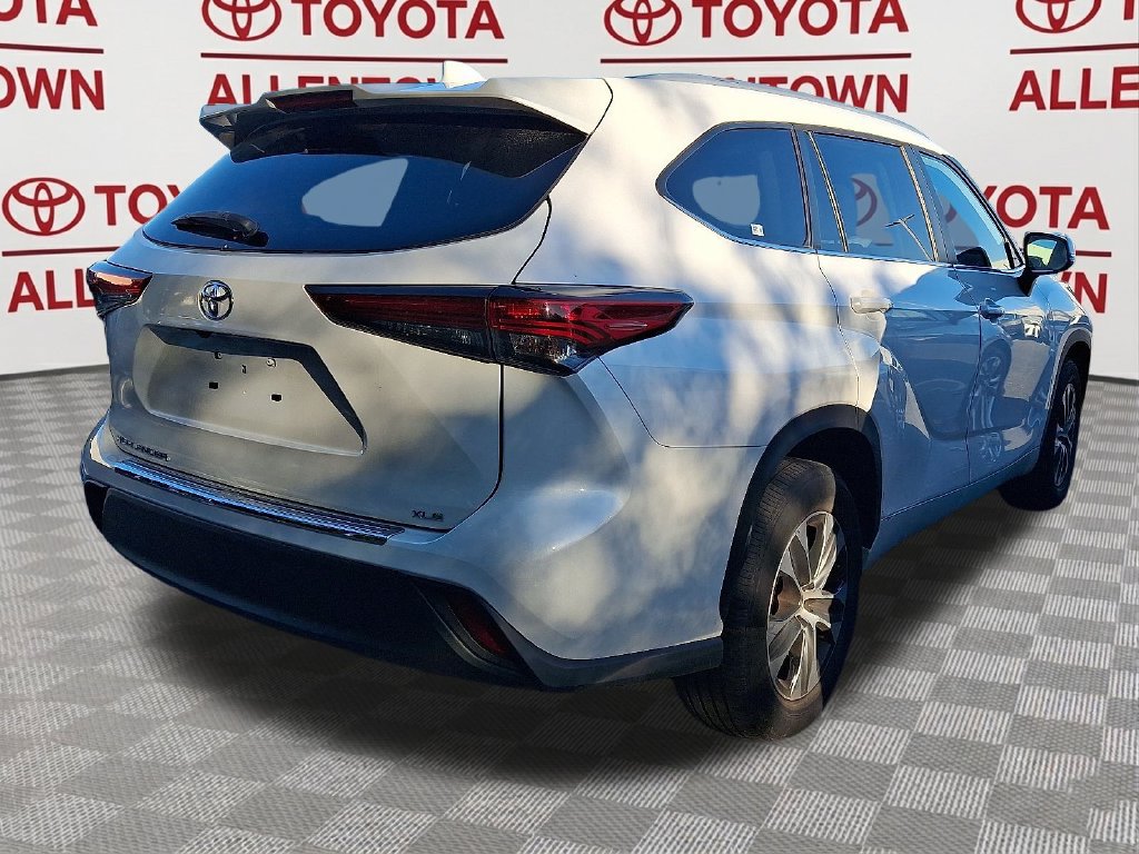 Used 2023 Toyota Highlander XLE FWD image 7