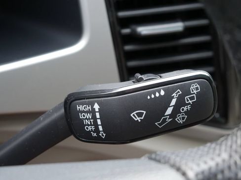 Used 2023 Volkswagen Atlas SEL R-Line AWD/4WD image 18