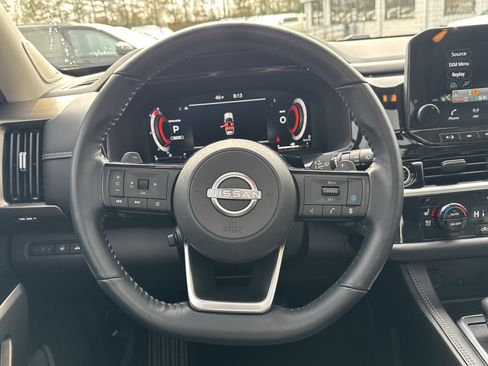 Used 2023 Nissan Pathfinder Platinum image 31