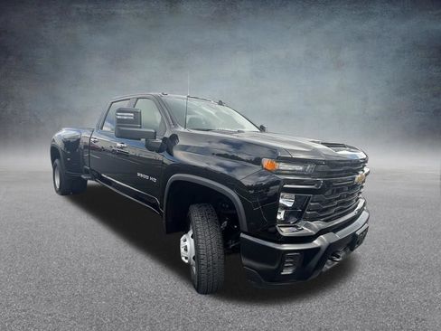 Used 2025 Chevrolet Silverado 3500 W/T w/ WT Convenience Package AWD/4WD image 3