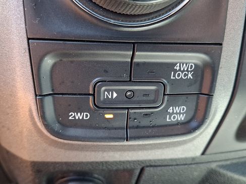 Used 2015 RAM 1500 Express AWD/4WD image 25