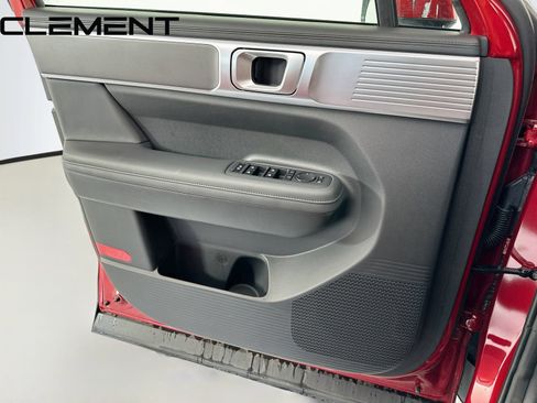 Used 2025 Hyundai Santa Fe SEL FWD image 25