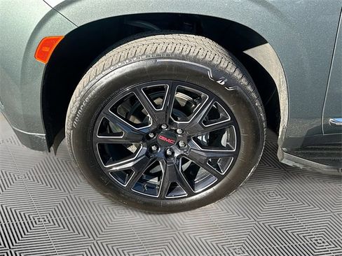 Used 2023 GMC Yukon SLT w/ SLT Premium Package image 30