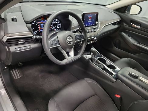 Used 2024 Nissan Altima 2.5 SV FWD image 16