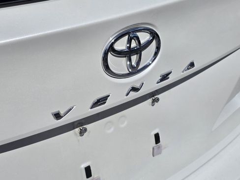 Used 2010 Toyota Venza image 8