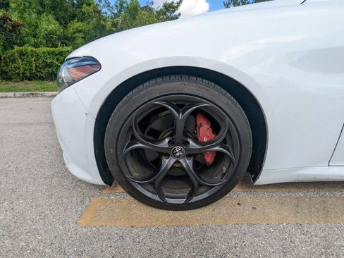 Used 2019 Alfa Romeo Giulia w/ Quick Order Package 22K Sport image 17