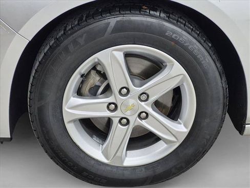 Used 2021 Chevrolet Malibu LS FWD image 19