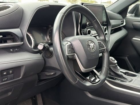 Used 2023 Toyota Highlander XSE image 12