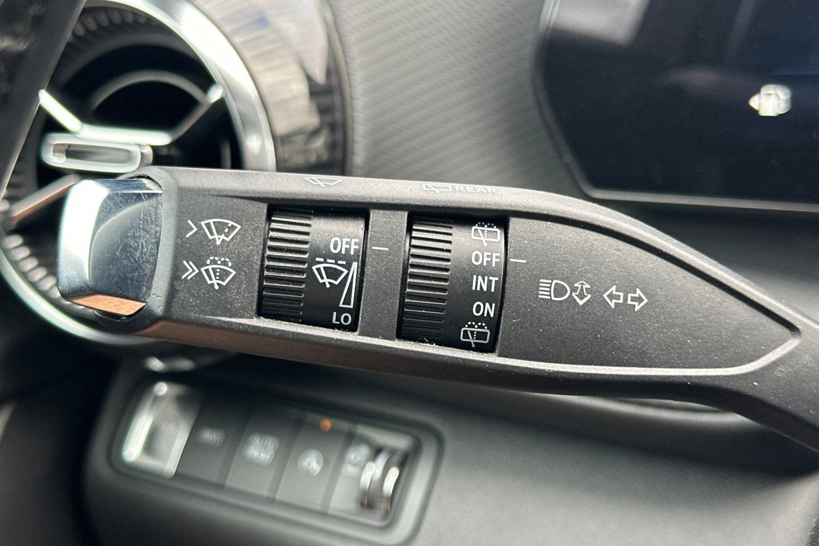 Used 2025 Chevrolet Equinox LT w/ Convenience Package II AWD/4WD image 35